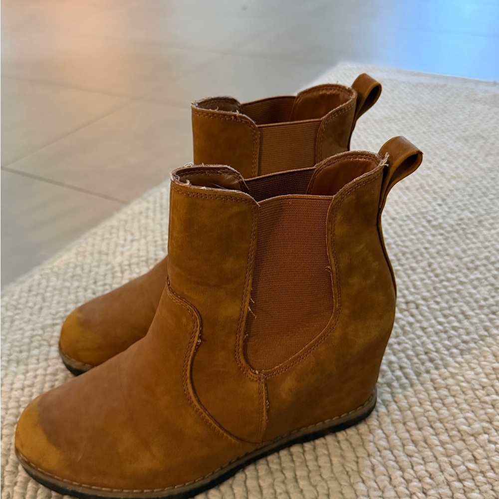 Women's Tan Wedge Chelsea Booties